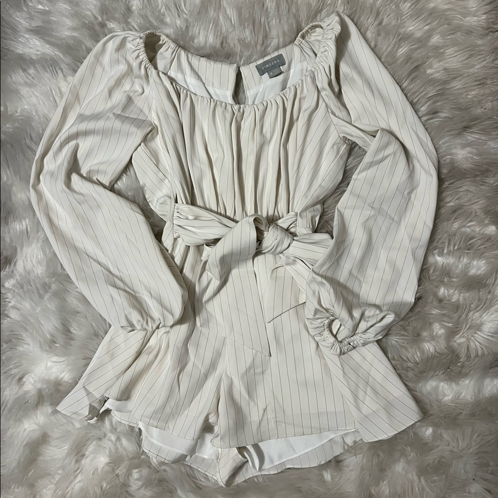FINDERS size small romper